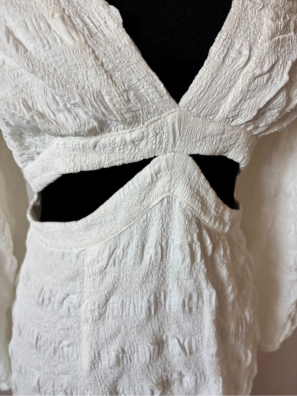 Showpo. Miggy Textured White Cutout Maxi Dress with Puff Sleeves - Picture 8 of 12